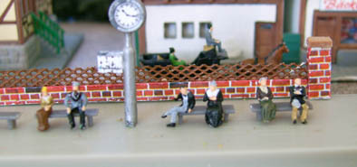 6wartende3a.jpg (17166 Byte)
